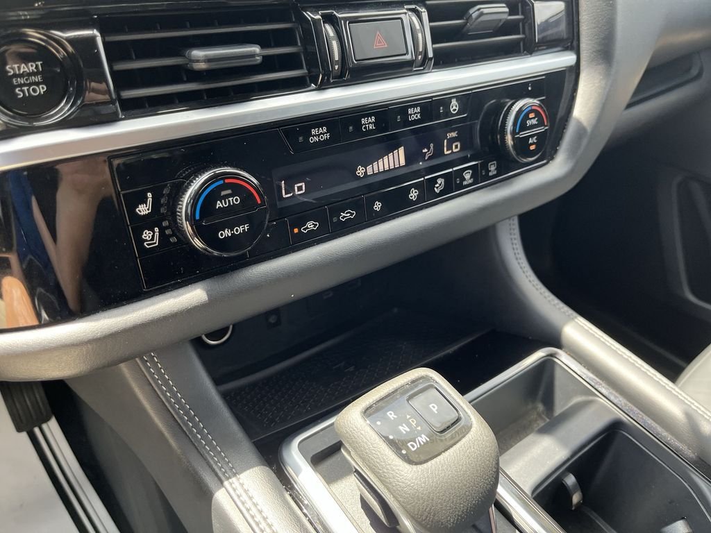 Used 2025 Gray Nissan Platinum image 21
