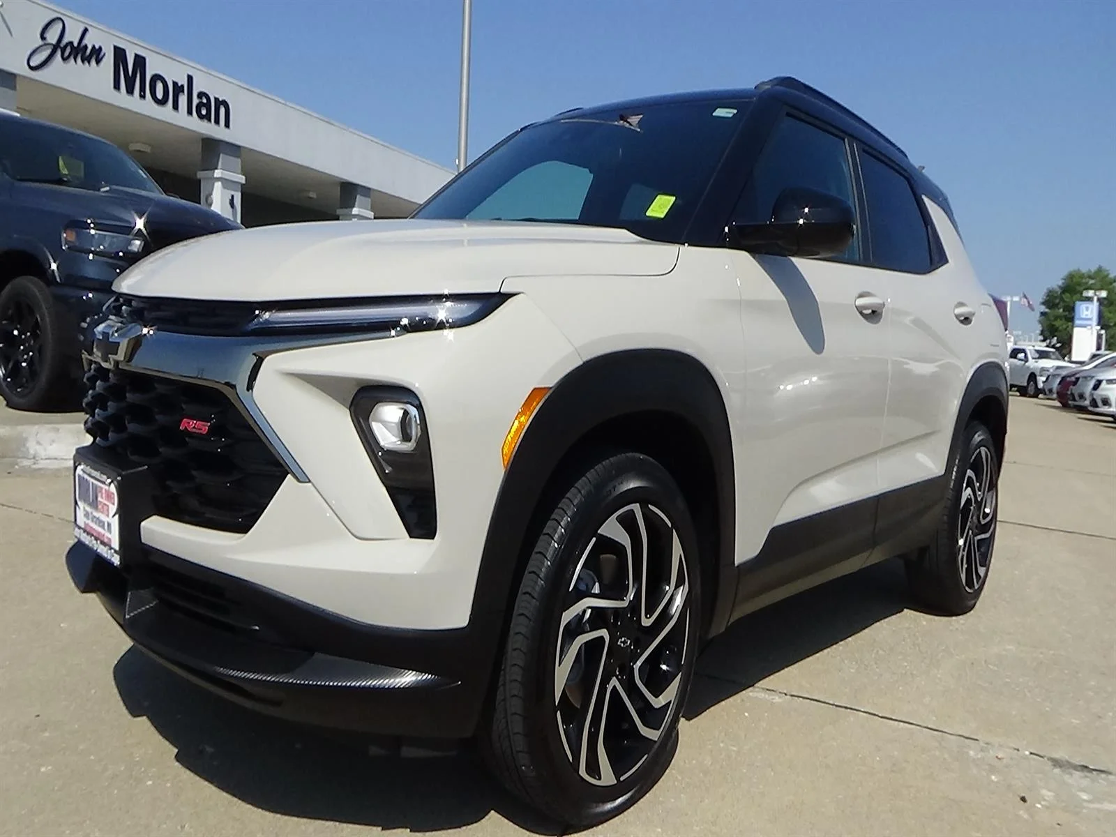 Used 2026 White Sands (g42) Chevrolet RS image 2