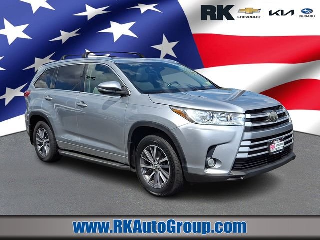 Used 2017 Silver Toyota XLE image 1