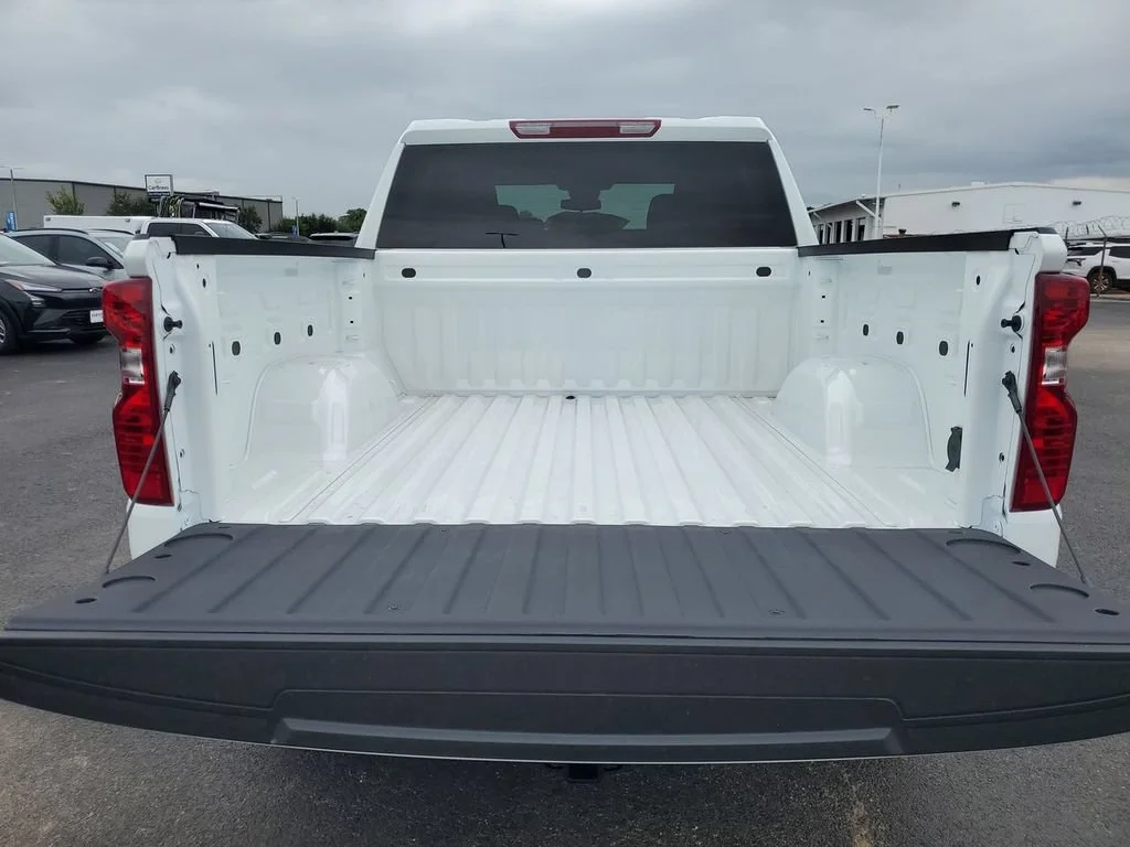 New 2026 Summit White Chevrolet Custom image 31