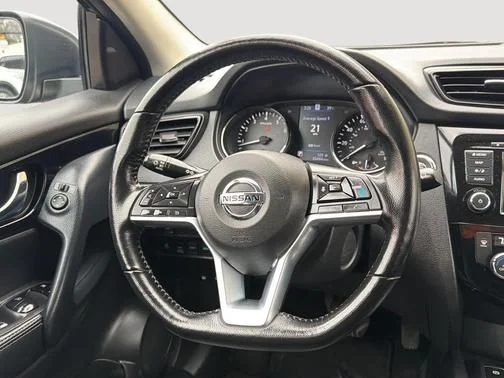 Used 2022 Black Nissan SL image 12