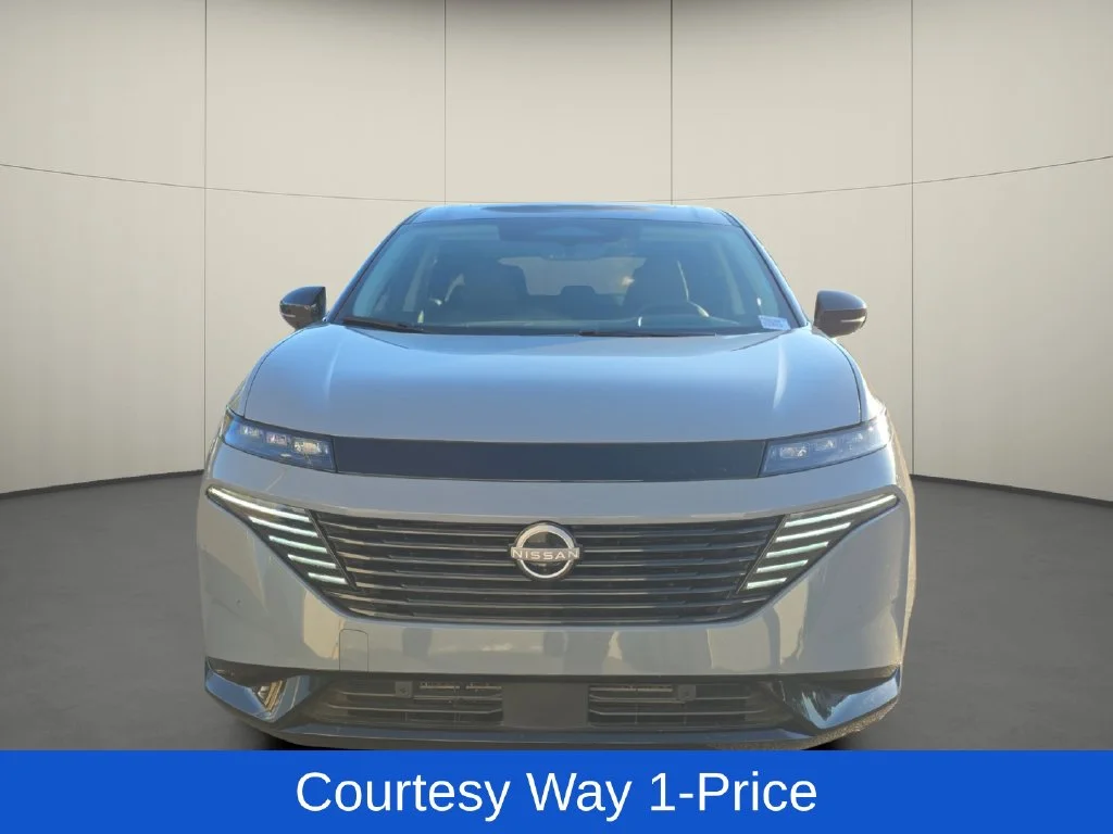 Used 2025 Gray Nissan Platinum image 11