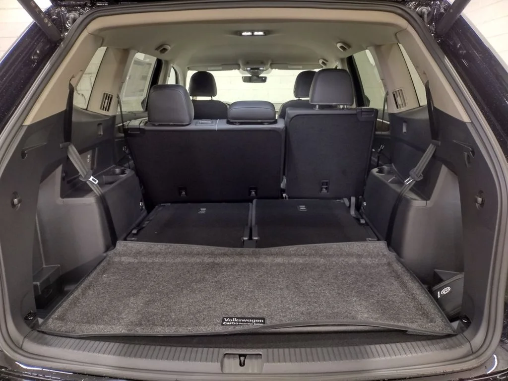 New 2026 Black Volkswagen 2.0T SE w/Technology image 17