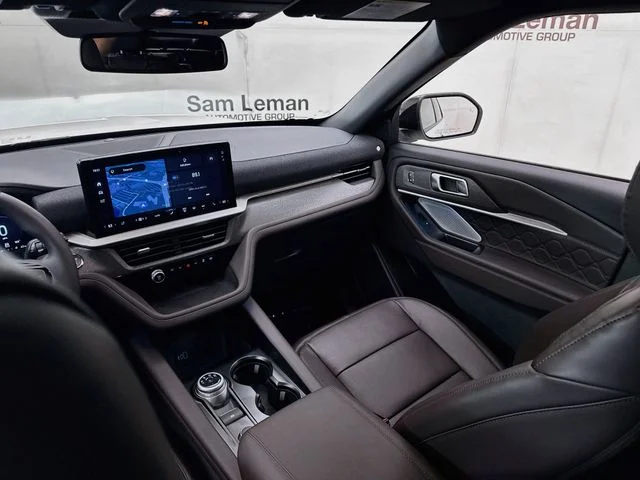 New 2027 Star White Metallic Tri-Coat Ford Platinum image 25