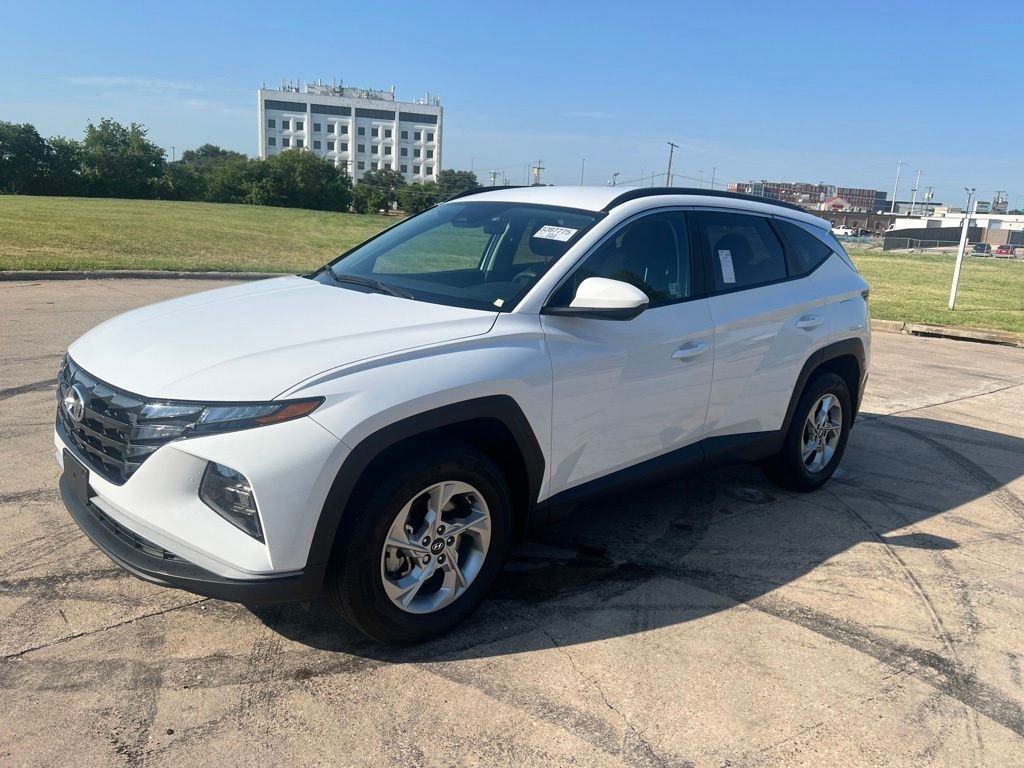 Used 2024 White Hyundai SEL image 1