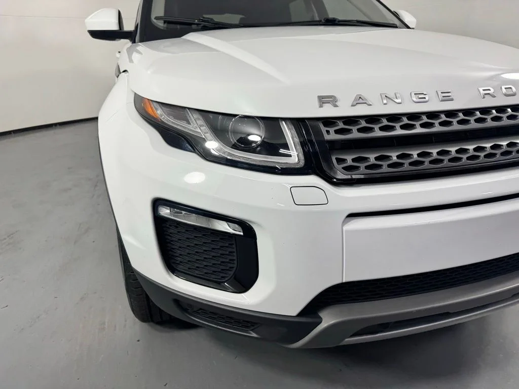 Used 2019 Fuji White Land Rover SE image 3