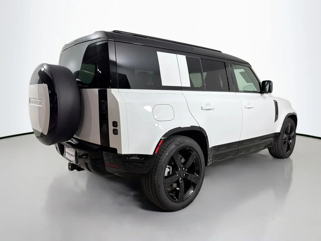 New 2026 Fuji White Land Rover X-Dynamic SE image 5