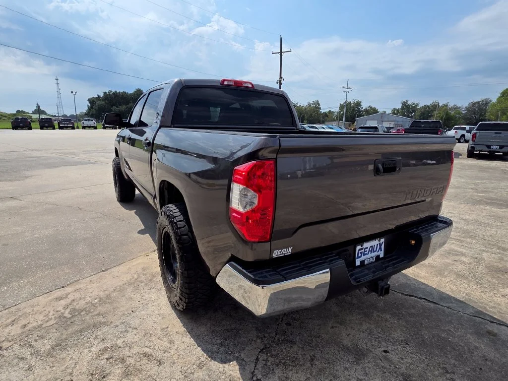 Used 2015 Gray Toyota SR5 image 6