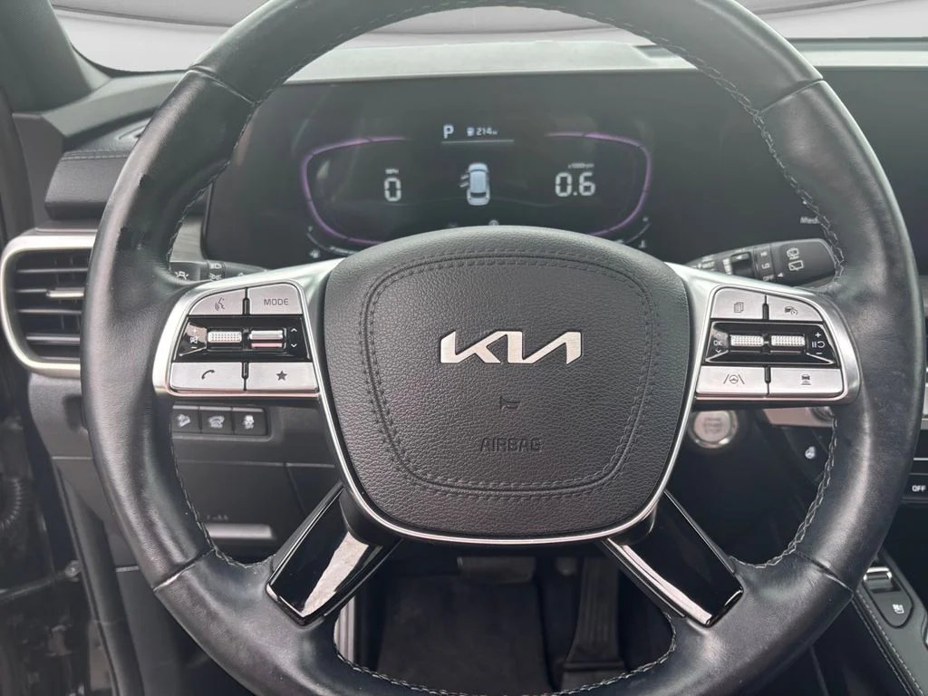 Used 2024 Black Kia EX X-Line image 19