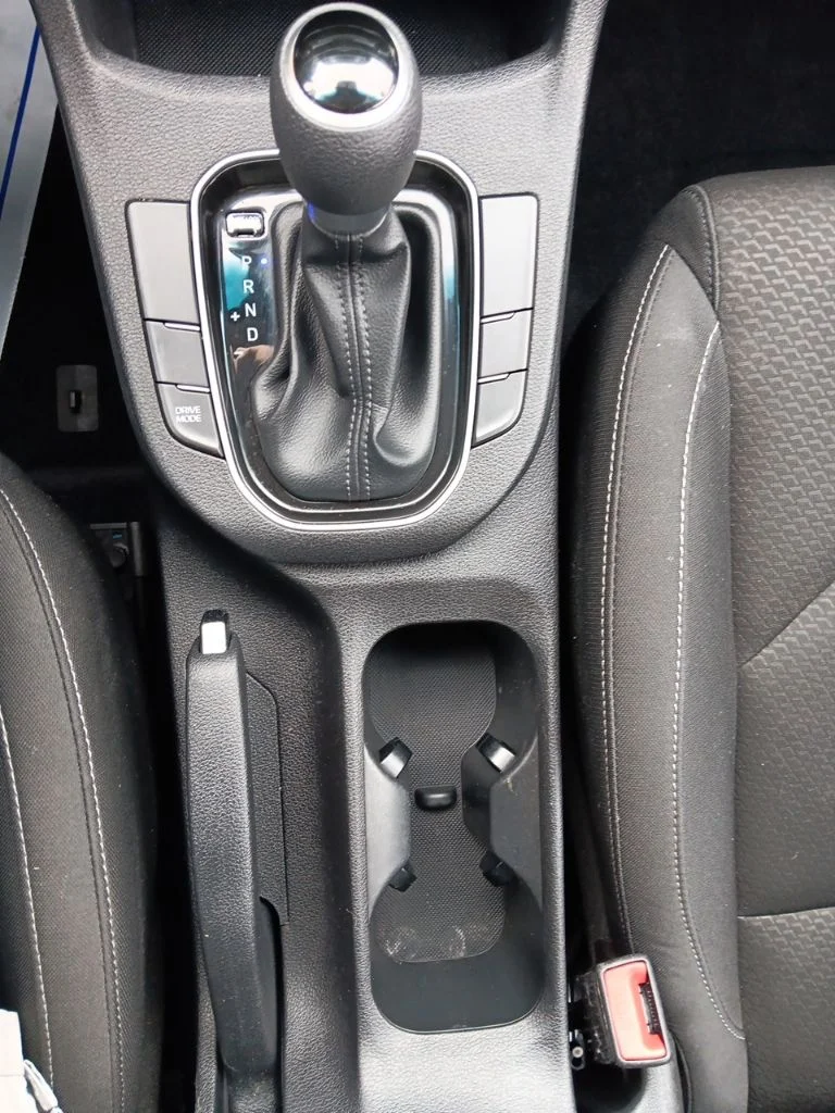 Used 2018 Electric Blue Metallic Hyundai Base image 23