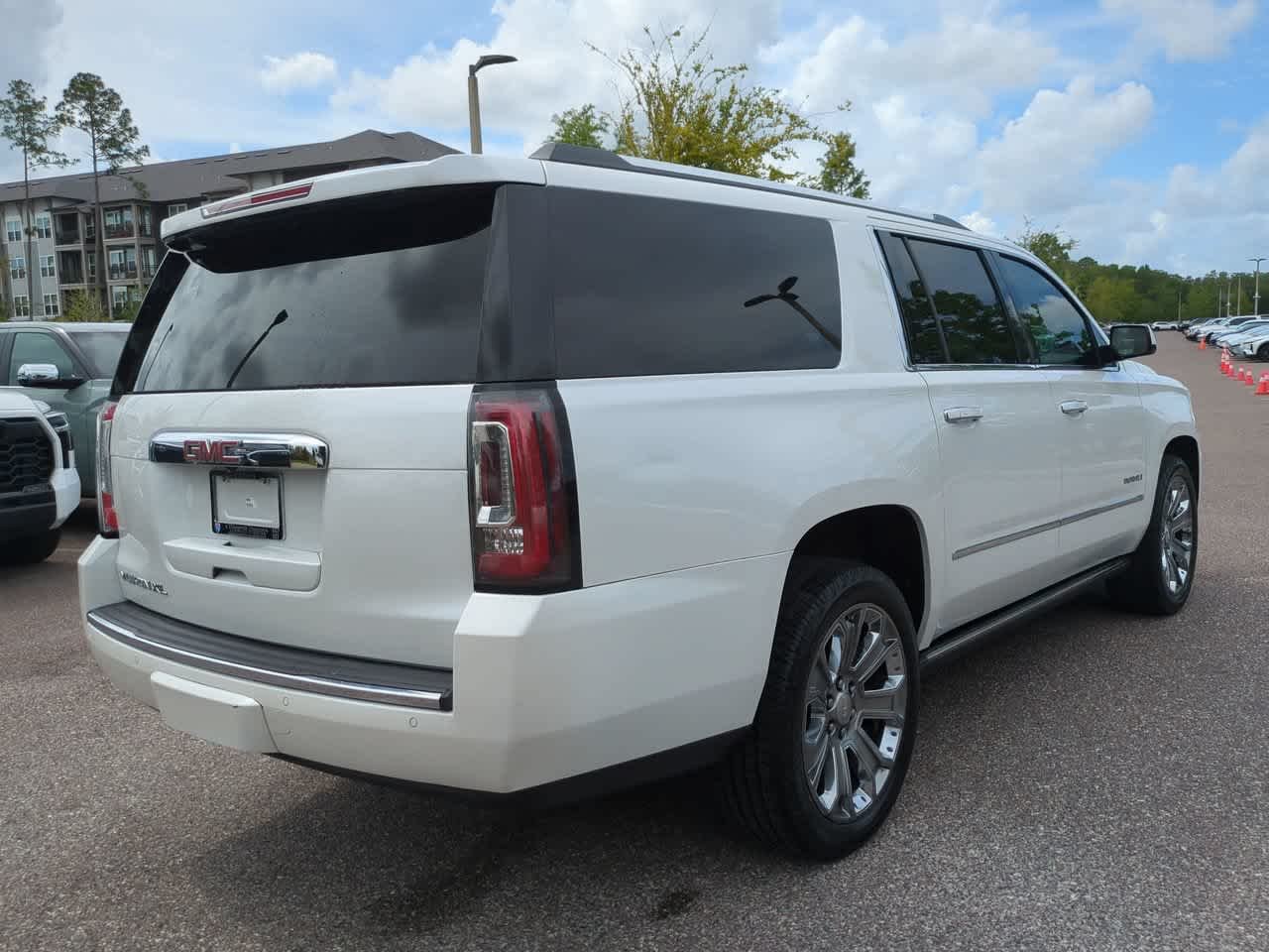 Used 2016 White Frost Tricoat GMC Denali image 6