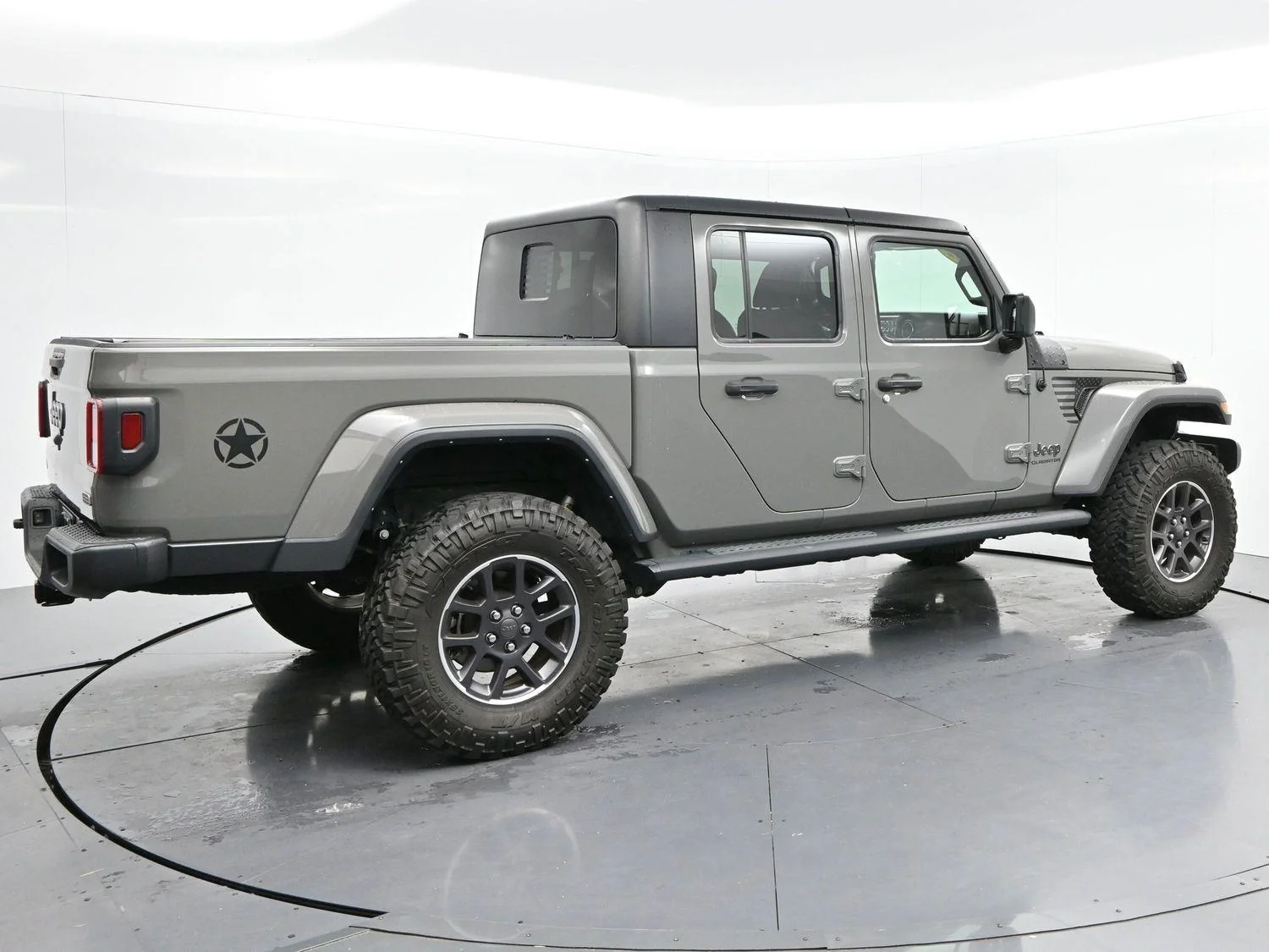 Used 2022 Sting-Gray Clearcoat Jeep Overland image 7