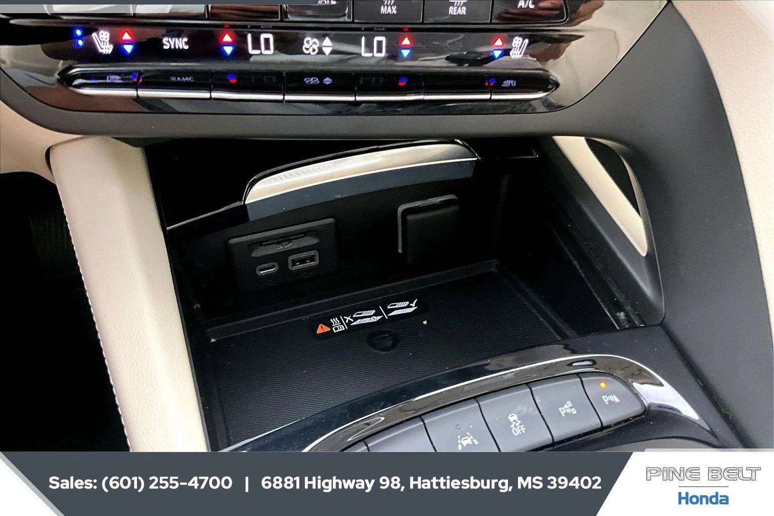 Used 2023 White Frost Tricoat Buick Avenir image 24
