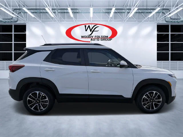 Used 2024 White Chevrolet LT image 2