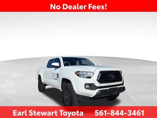 Used 2022 White Toyota SR5 image 3