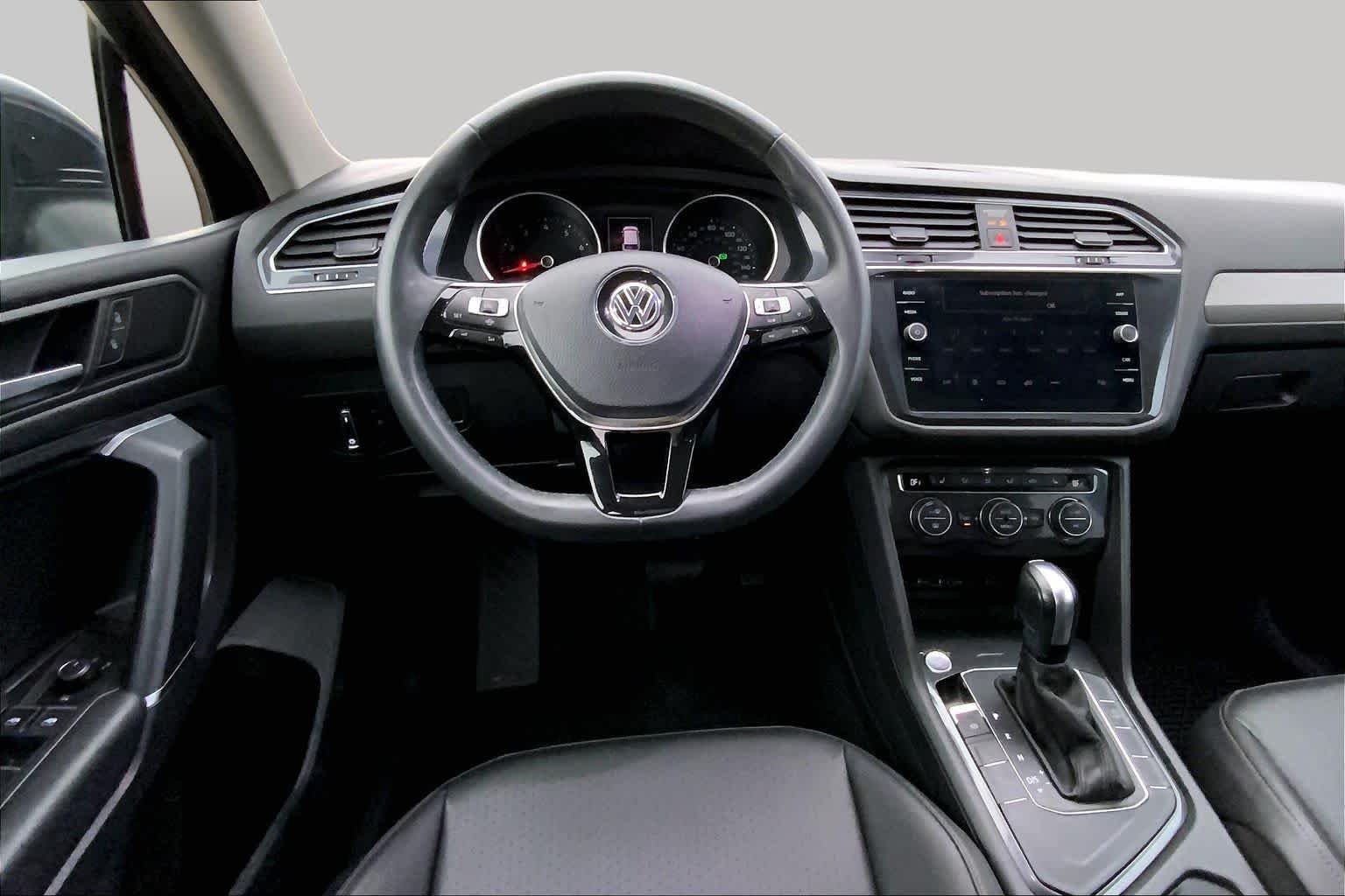 Used 2020 Deep Black Pearl Volkswagen SE image 6