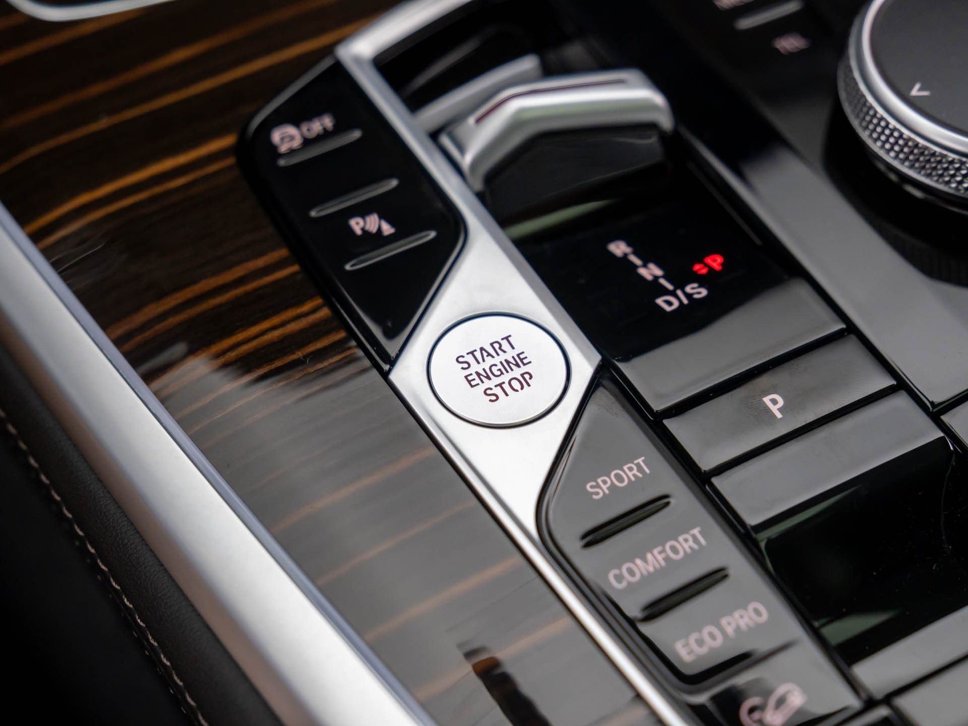 New 2026 Mineral White Metallic BMW xDrive40i image 19