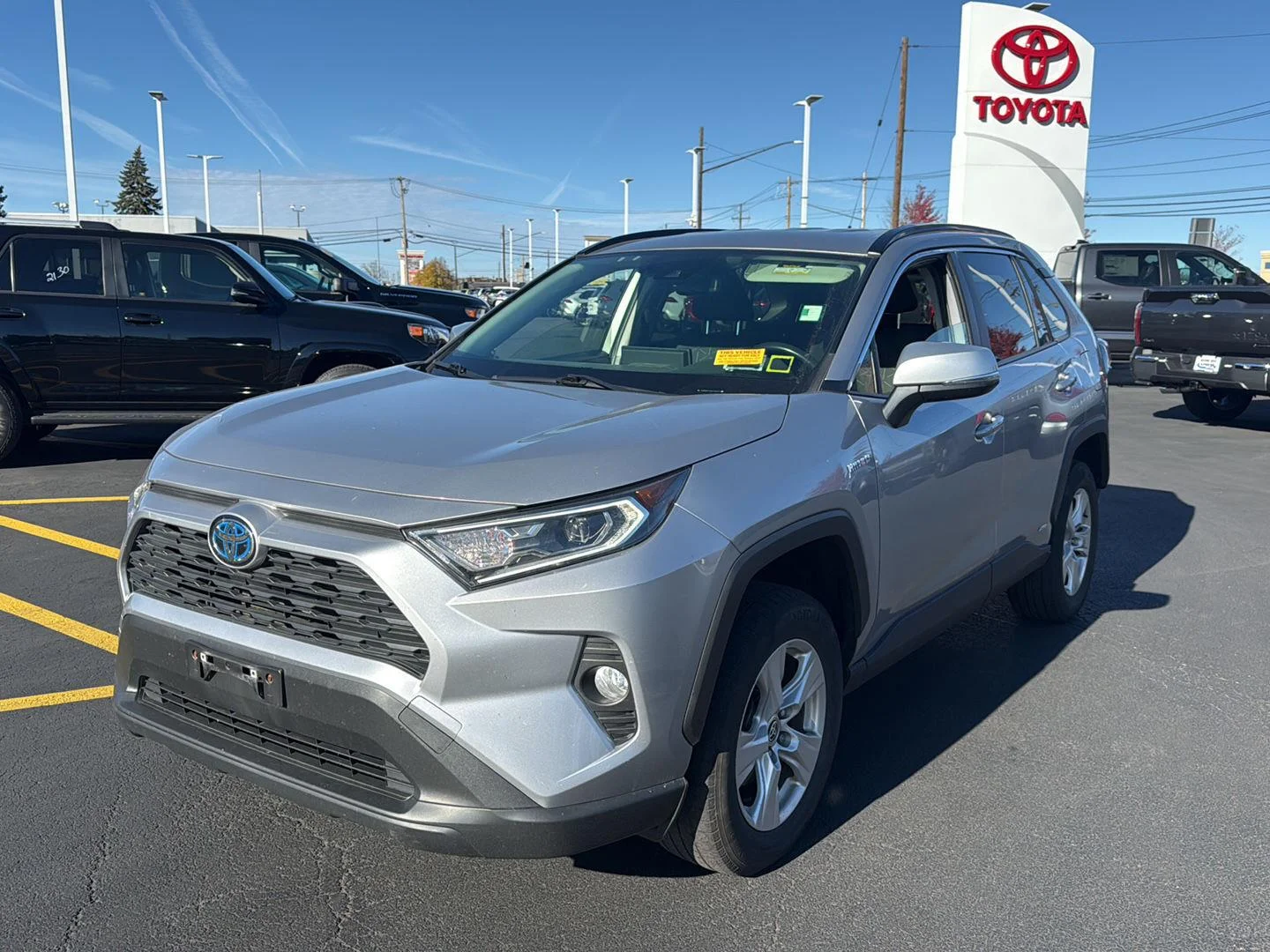 Used 2021 Silver Sky Metallic Toyota XLE image 7