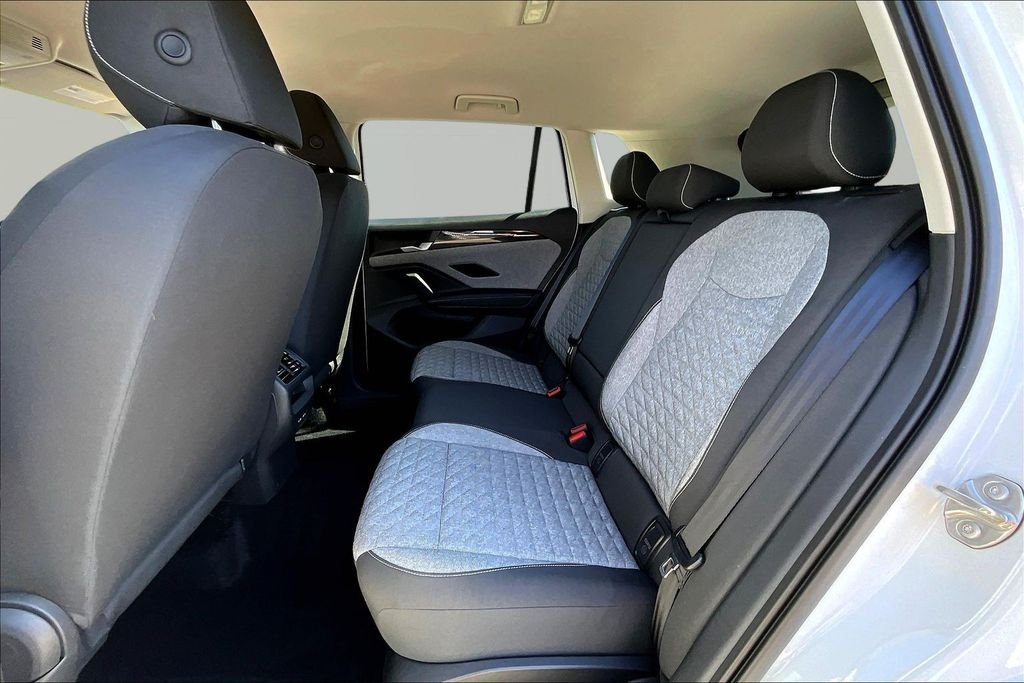 Certified Used 2025  Volkswagen 2.0T S image 23