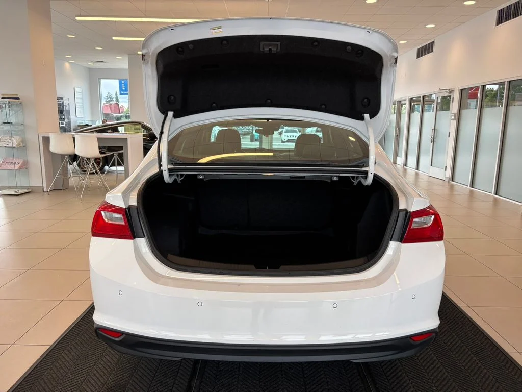 Used 2020 White Chevrolet LS image 9