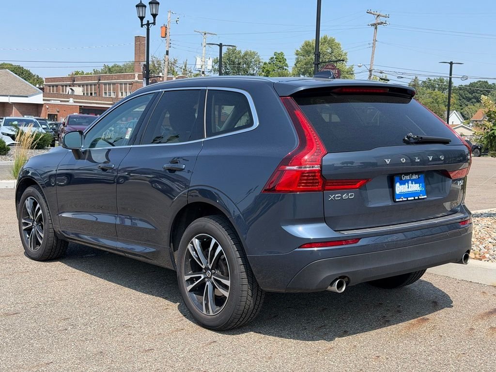 Used 2021 Blue Volvo T5 Momentum image 3