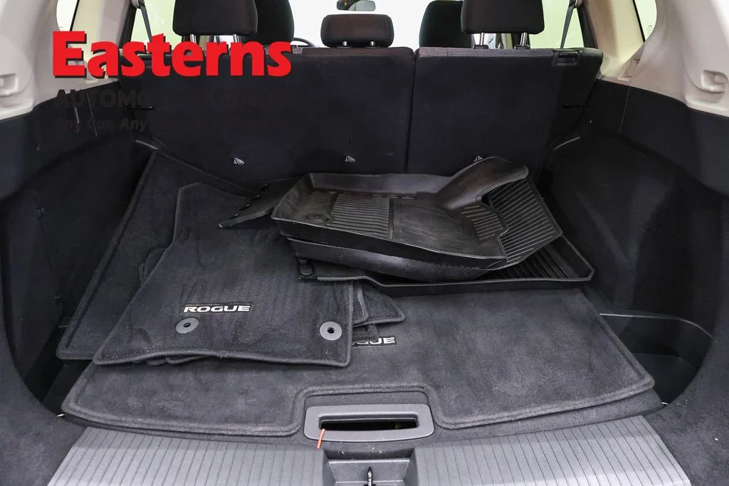 Used 2023 Red Nissan SV image 9
