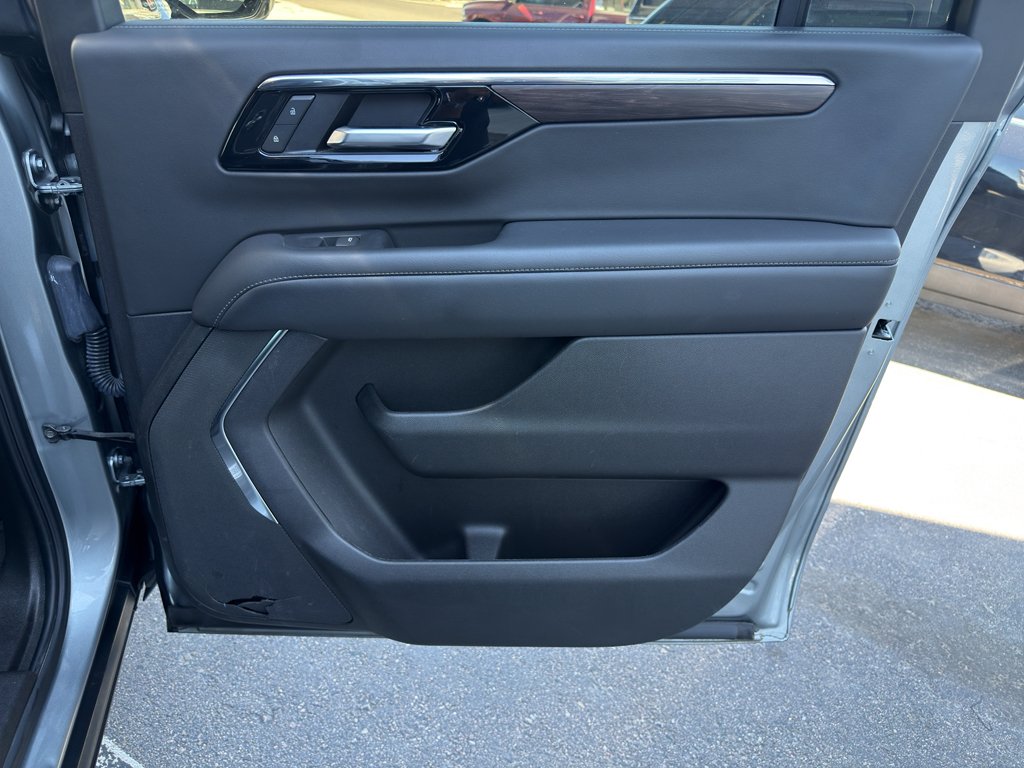 Used 2025 Gray Chevrolet Z71 image 10