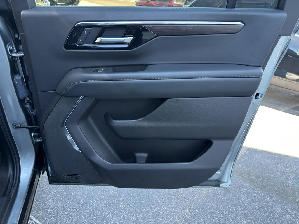 Used 2025 Gray Chevrolet Z71 image 10