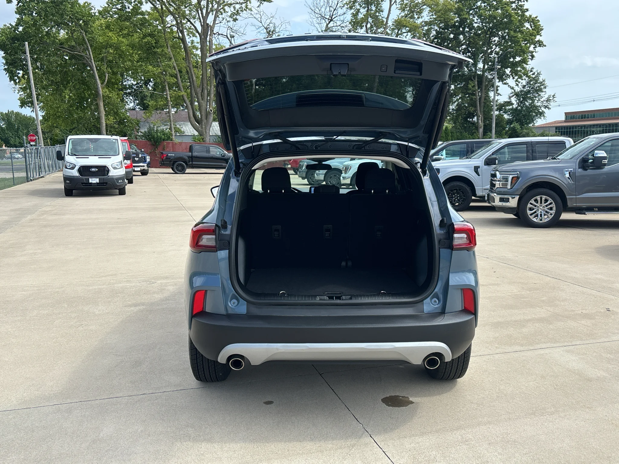Used 2023 Vapor Blue Metallic Ford Active image 11