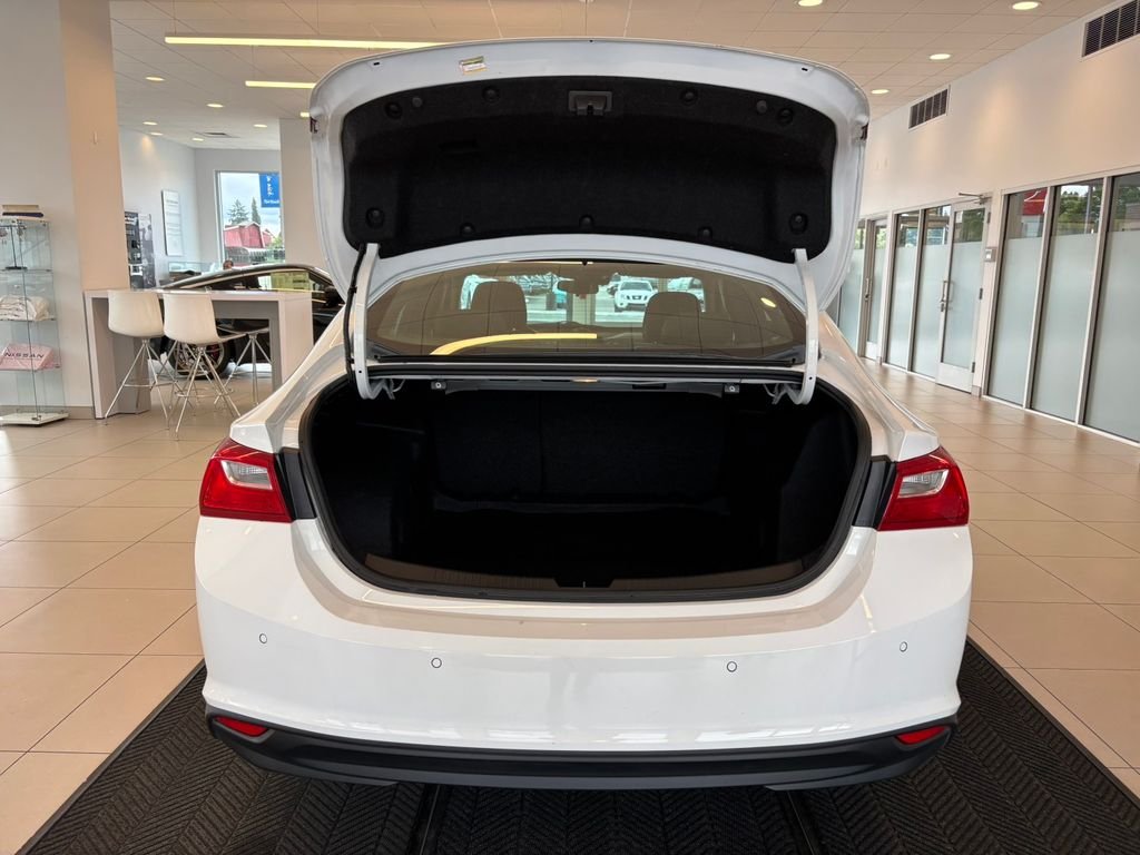Used 2020 Summit White Chevrolet LS image 9