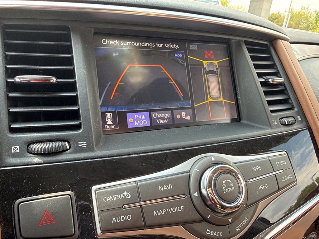 Used 2019 White INFINITI LUXE image 8