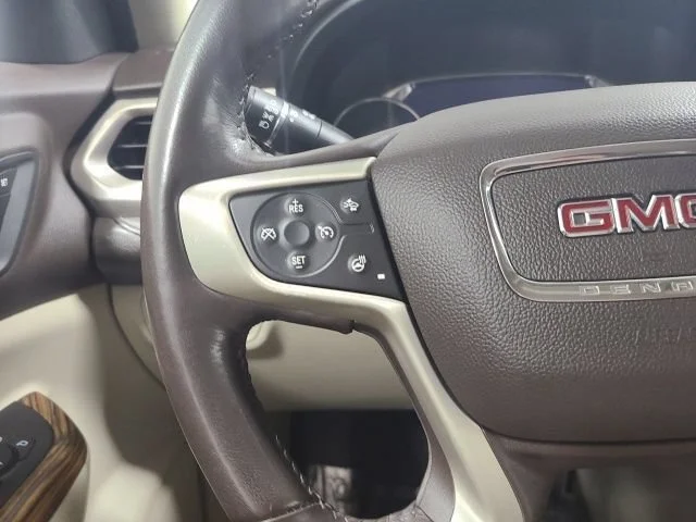 Used 2019 White Frost Tricoat GMC Denali image 23