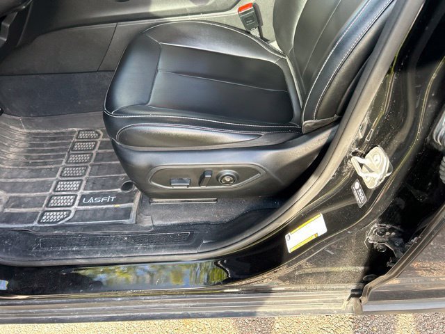 Used 2023 Diamond Black Crystal Pearlcoat Jeep Limited image 15