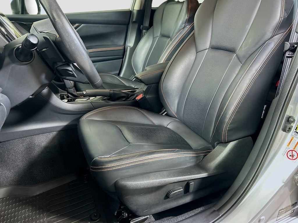 Used 2019 Ice Silver Metallic Subaru Limited image 21