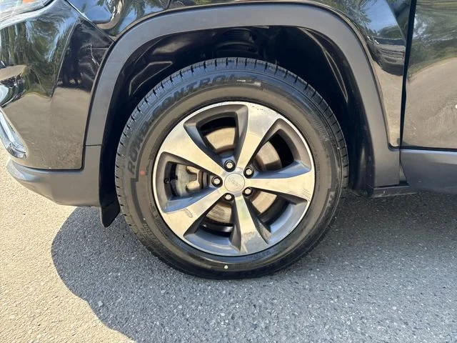 Used 2019 Diamond Black Crystal Pearlcoat Jeep Limited image 27