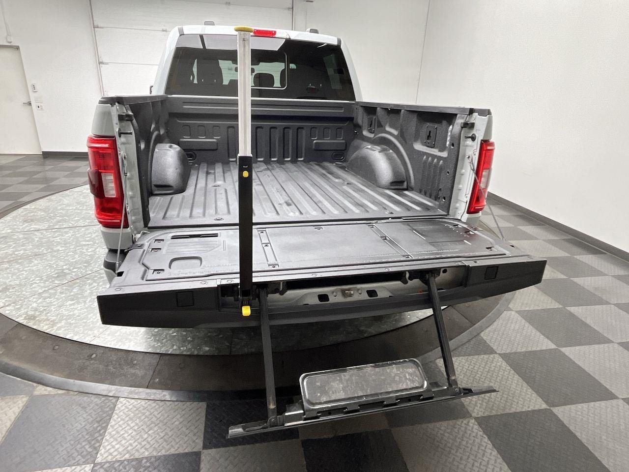 Used 2023 Avalanche Gray Ford XLT image 34