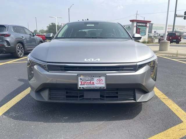 2025 Kia K4 LXS - Photo 11