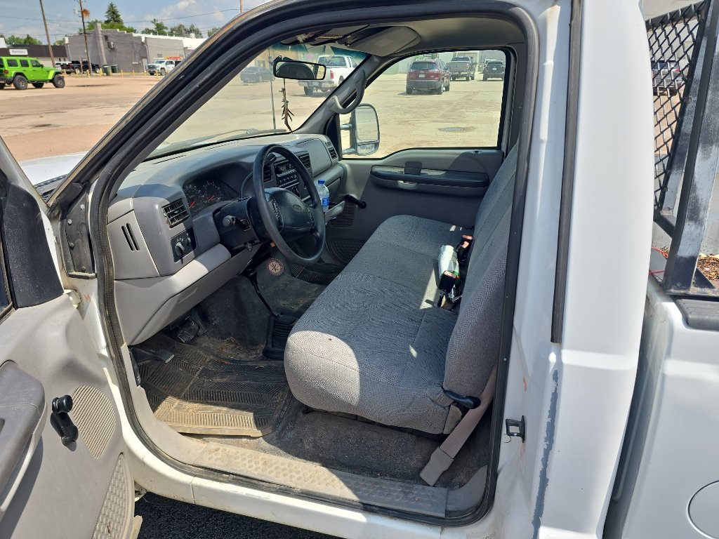 Used 2001 White Ford XL image 8