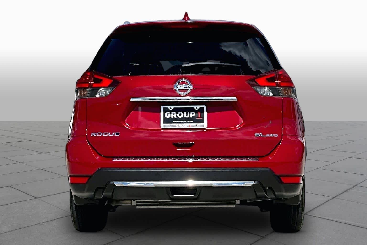 Used 2017 Palatial Ruby Nissan SL image 5