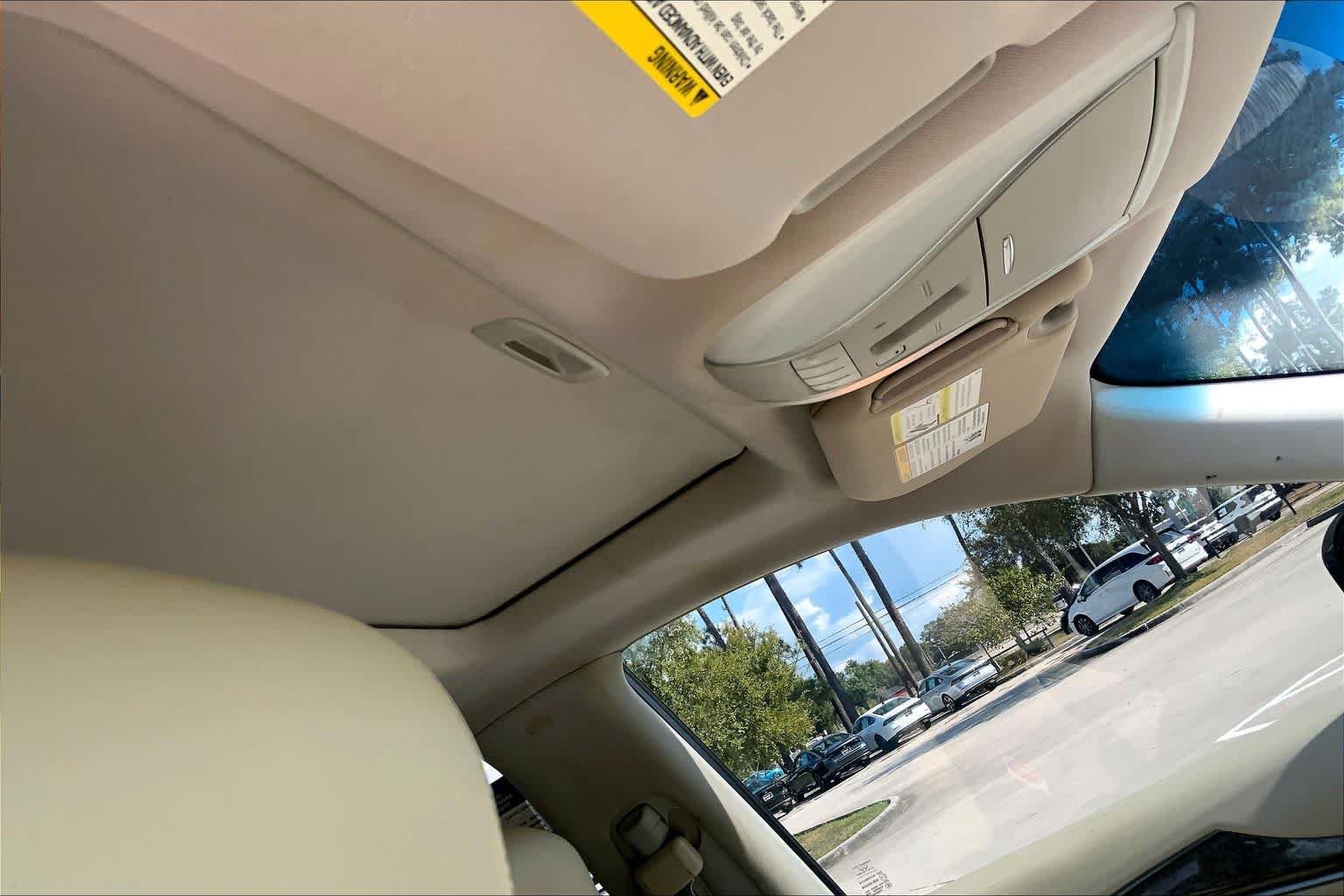 Used 2014 Moonlight White INFINITI  image 11
