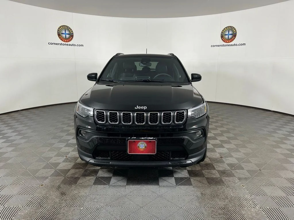 Used 2025 Diamond Black Jeep Latitude image 18