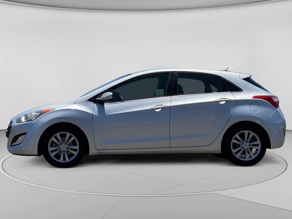 Used 2014 Shimmering Silver Hyundai Base image 8