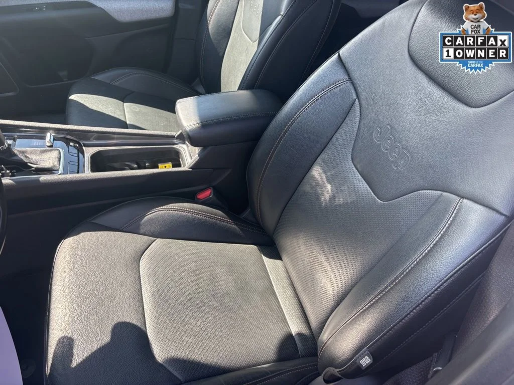 Used 2022 Silver Jeep Latitude Lux image 13