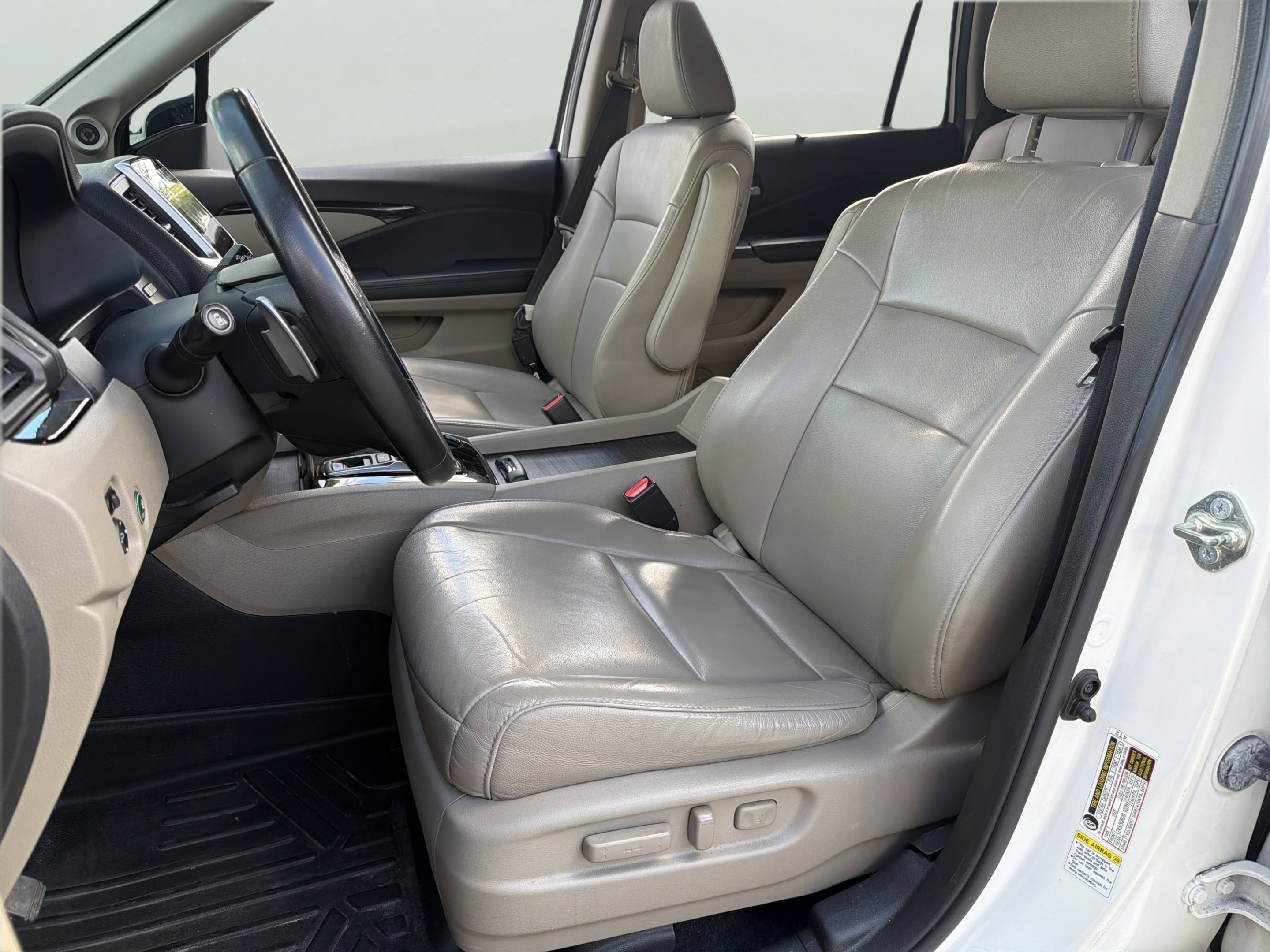Used 2016 White Diamond Pearl Honda Touring image 22