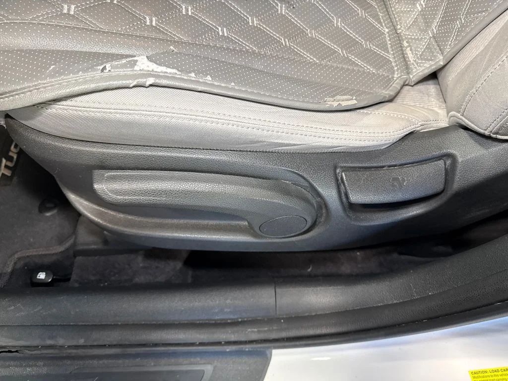 Used 2018 White Hyundai SE image 16