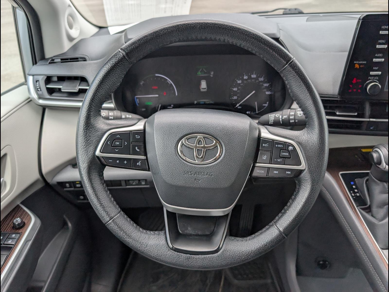 2022 Toyota Sienna XLE - Photo 13