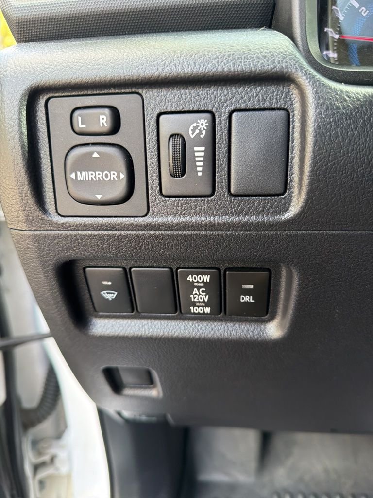 Used 2016 White Toyota SR5 image 16