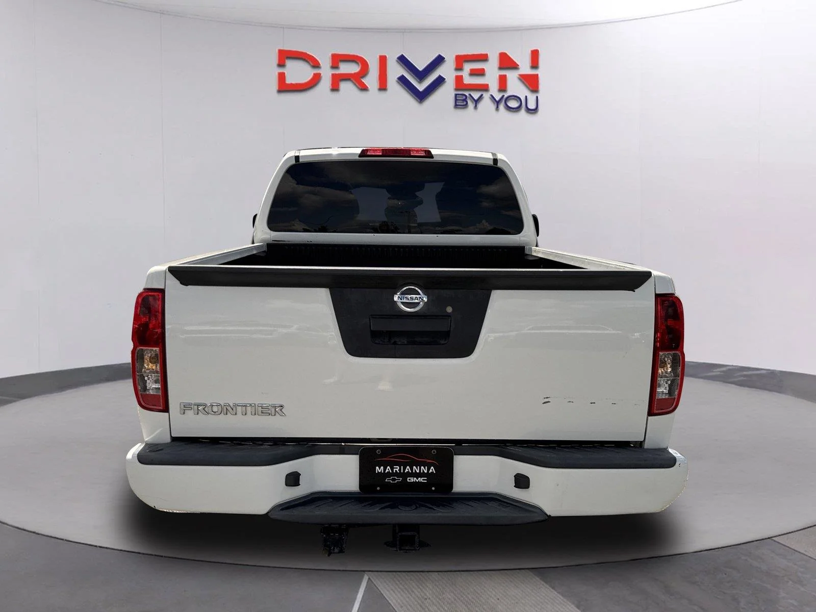 Used 2019 Glacier White Nissan S image 5