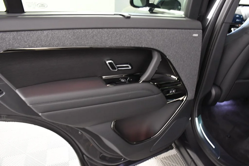 New 2026 Carpathian Gry Land Rover Dynamic SE image 25