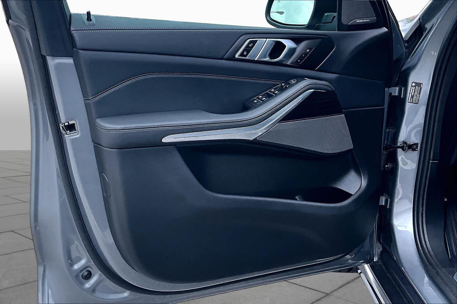 Used 2025 Skyscraper Grey Metallic BMW sDrive40i image 22